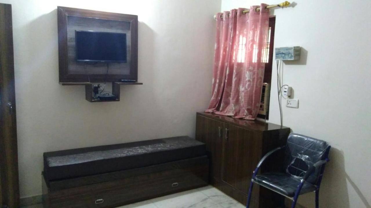 Basil Inn Home Stay Walking Distance From Taj Mahal Agra Agra  Exteriör bild